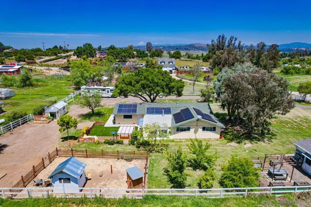 17048 Handlebar Rd, Ramona CA: https://media.crmls.org/mediaz/369f1927-cfa9-4ba0-84a2-c1a98ea98753.jpg