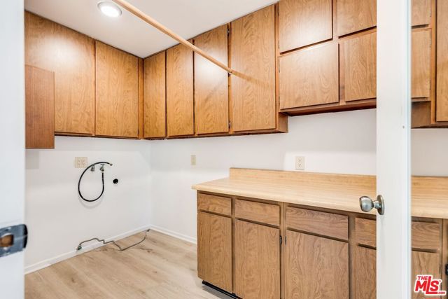 2324 Louella Avenue, Venice CA: https://media.crmls.org/mediaz/369f6ec4-d0f0-4a52-8f34-1ec3f0878c26.jpg