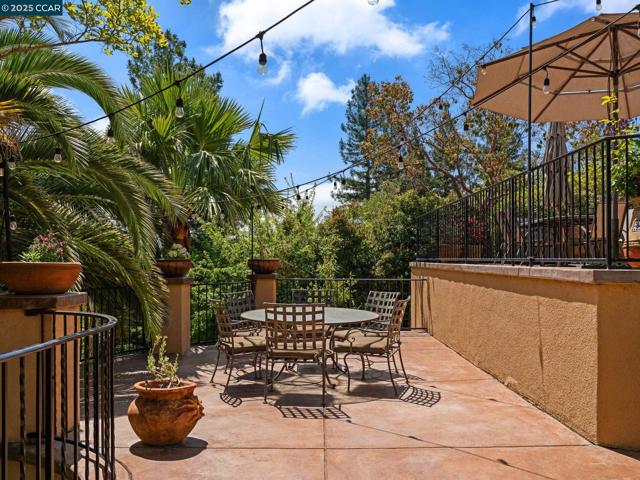 4640 Kingswood Dr, Danville CA: https://media.crmls.org/mediaz/369fb495-fdc4-4501-9dad-f06a1cf9780a.jpg