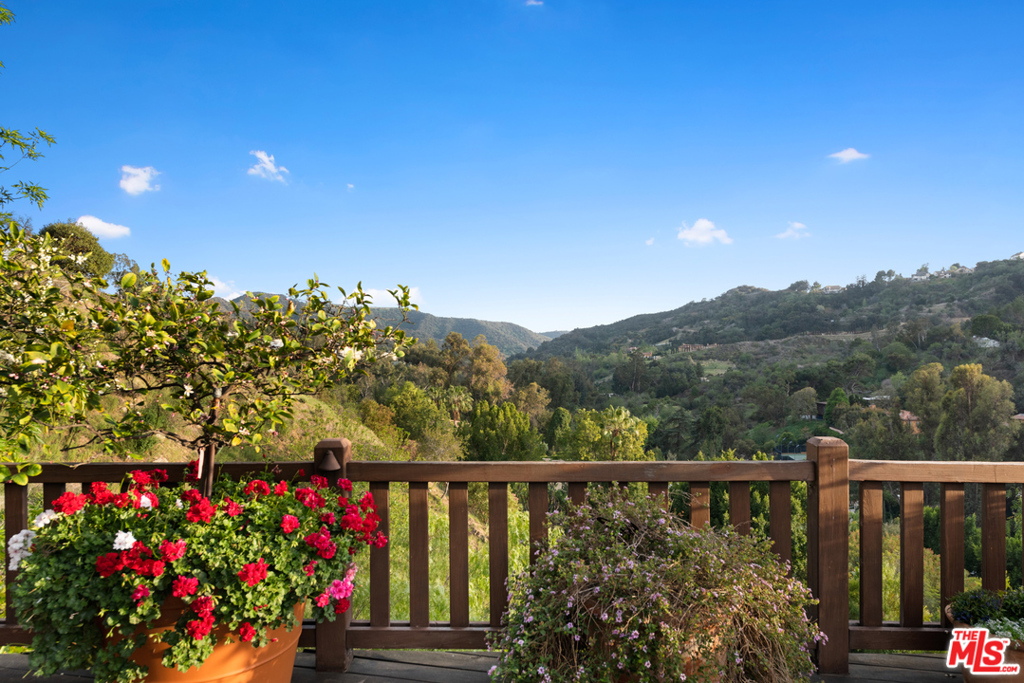 2781 Benedict Canyon Drive