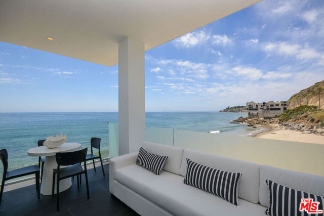 26122 Pacific Coast Highway, Malibu CA: https://media.crmls.org/mediaz/36a13d61-040e-42ad-ac55-824bf6dec9a9.jpg
