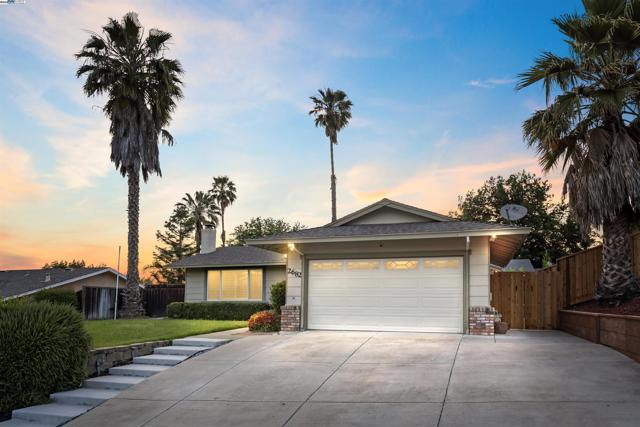 2682 Pickfair Ln, Livermore CA: https://media.crmls.org/mediaz/36a14a31-4137-4b03-9cff-e7d06bcc61b5.jpg