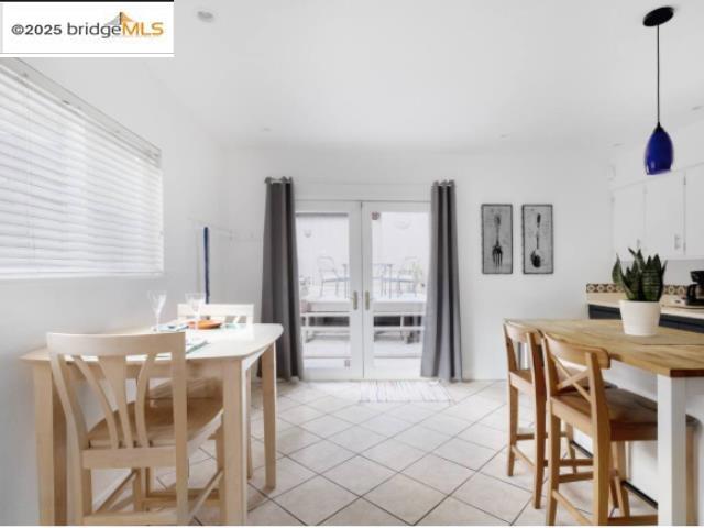 6432 Sunnymere, Oakland CA: https://media.crmls.org/mediaz/36a18be0-9ea2-48a6-bc76-8fa6fd88eced.jpg