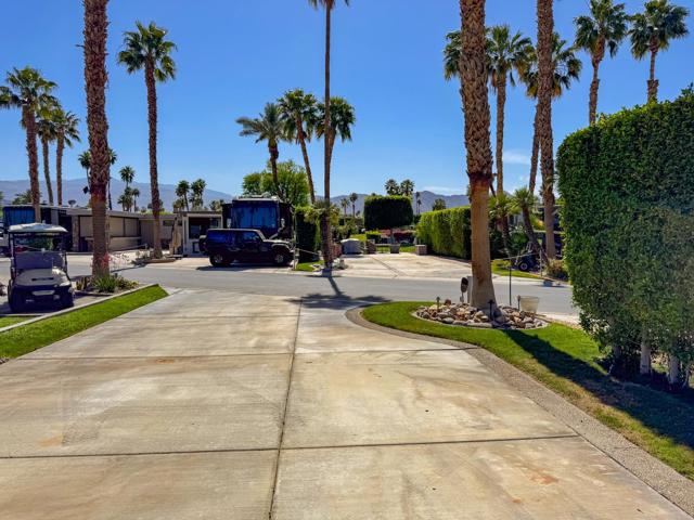 80394 Ave 48, Indio CA: https://media.crmls.org/mediaz/36a25042-baa5-48a4-a134-02aeff71cc8d.jpg
