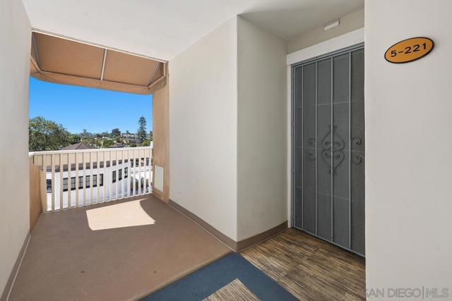 1855 Diamond St, San Diego CA: https://media.crmls.org/mediaz/36a31f72-2a06-4fec-98b8-098c2c14c00b.jpg