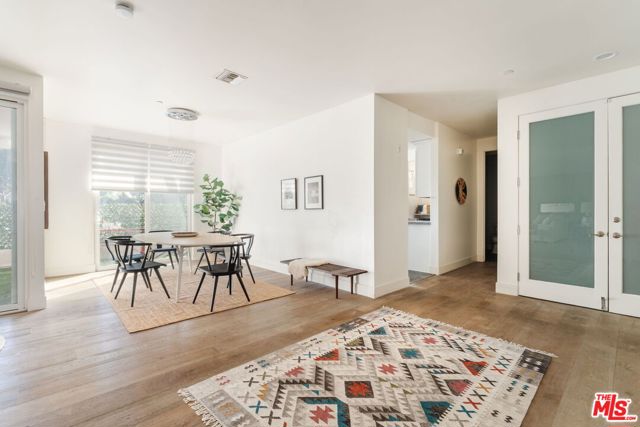 4925 Wilshire Boulevard, Los Angeles CA: https://media.crmls.org/mediaz/36a376ed-ca6d-4c7b-b452-00927ac2fd3c.jpg