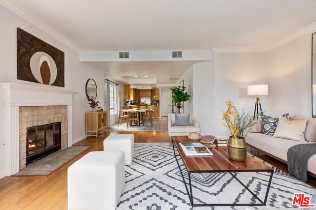 11827 Goshen Avenue, Los Angeles CA: https://media.crmls.org/mediaz/36a46e56-143e-470d-af3b-0b42c7d310a9.jpg