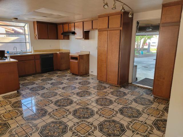 Detail Gallery Image 10 of 20 For 13713 Deer Hill Pl., Moreno Valley,  CA 92553 - 4 Beds | 2 Baths