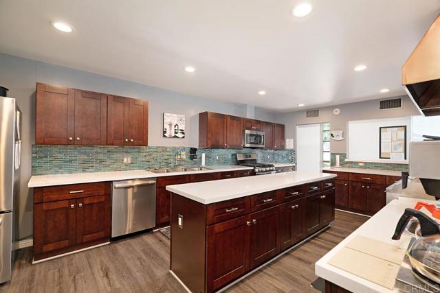 3535 Linda Vista Drive, San Marcos CA: https://media.crmls.org/mediaz/36a5347d-5fdf-4a77-8e75-aa557a9c7a9e.jpg