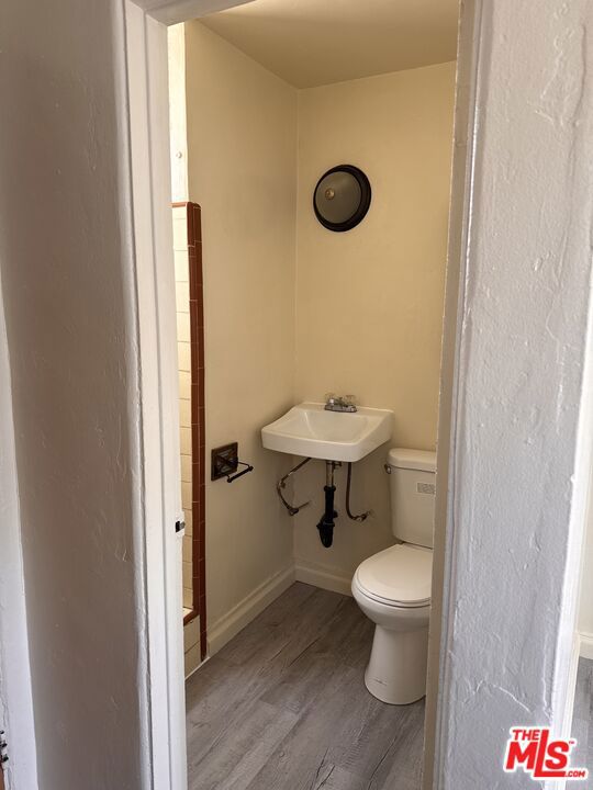 112 S Eucalyptus Avenue, Inglewood CA: https://media.crmls.org/mediaz/36a675b9-7802-4504-9b50-463a9b017e1b.jpg