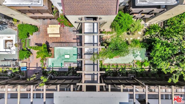 320 S Ardmore Avenue, Los Angeles CA: https://media.crmls.org/mediaz/36a676f2-7b41-4747-a9db-760cf5c8caf9.jpg