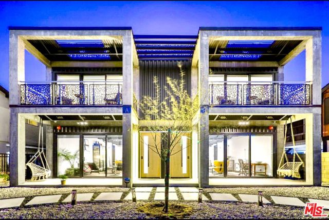 916 Roswell Avenue, Long Beach CA: https://media.crmls.org/mediaz/36a6d73a-e99b-451b-98ff-91f8f39497db.jpg