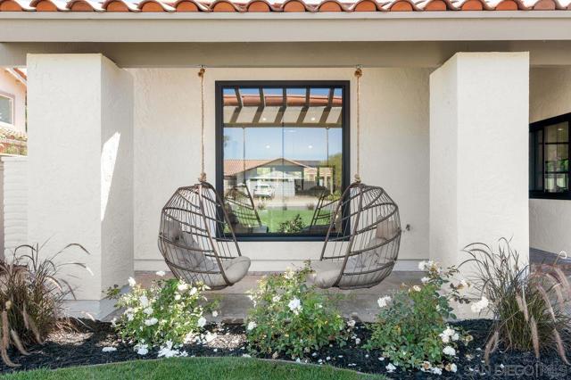 1127 Santa Rufina Court, Solana Beach CA: https://media.crmls.org/mediaz/36a6f452-67f6-443a-8d8d-93a1bdcfd184.jpg