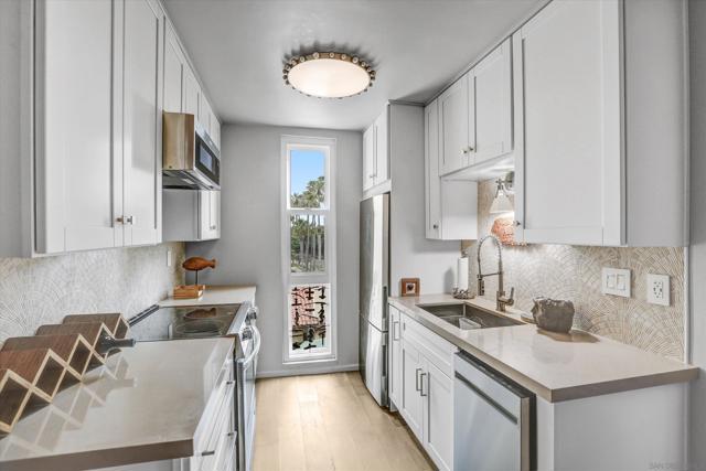 6455 La Jolla Blvd, La Jolla CA: https://media.crmls.org/mediaz/36a70d0a-c5bb-44de-bf7c-7204866b81f8.jpg