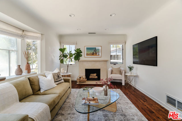 7920 Yorktown Avenue, Los Angeles CA: https://media.crmls.org/mediaz/36a72ab1-5264-403a-94d4-b385b1e98956.jpg