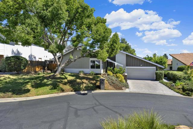 17233 Cuvee Ct, Poway CA: https://media.crmls.org/mediaz/36a8307f-c9af-47c8-9e83-b228ef7fd640.jpg