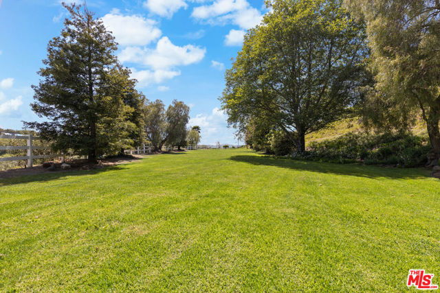 13418 Nightsky Drive, Camarillo CA: https://media.crmls.org/mediaz/36a83516-da47-4a20-a062-072f4a59cde8.jpg