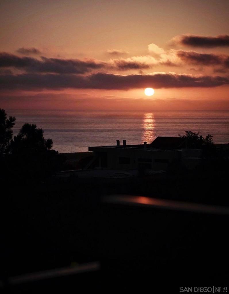 https://media.crmls.org/mediaz/36a8bd54-ad00-417b-b4ba-6b81f01d0b27.jpg?preset=X-Large