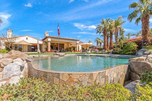4 Terra Vista Court, Rancho Mirage CA: https://media.crmls.org/mediaz/36a8d1ad-0348-4068-b966-2e66c2c2058a.jpg