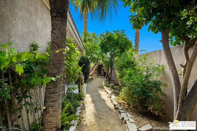 47925 Via Livorno, La Quinta CA: https://media.crmls.org/mediaz/36a96735-95f1-48c3-909d-edfa9d2b5776.jpg