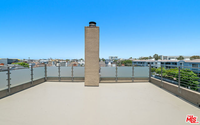 135 Outrigger Mall, Marina del Rey CA: https://media.crmls.org/mediaz/36a98141-744d-470c-92ac-3b59a0800913.jpg