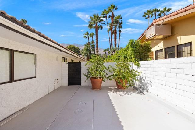 505 N Camino Real, Palm Springs CA: https://media.crmls.org/mediaz/36a9b90e-9f2b-416a-9b23-e53c7d0d7939.jpg