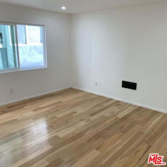 25 PRIVATEER Street, Venice CA: https://media.crmls.org/mediaz/36a9ea01-3b8c-4937-bb3c-05aba4673243.jpg