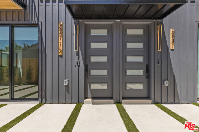 5841 Kester Avenue, Van Nuys CA: https://media.crmls.org/mediaz/36aa6082-4470-4676-a18f-7e9cb1df35b1.jpg