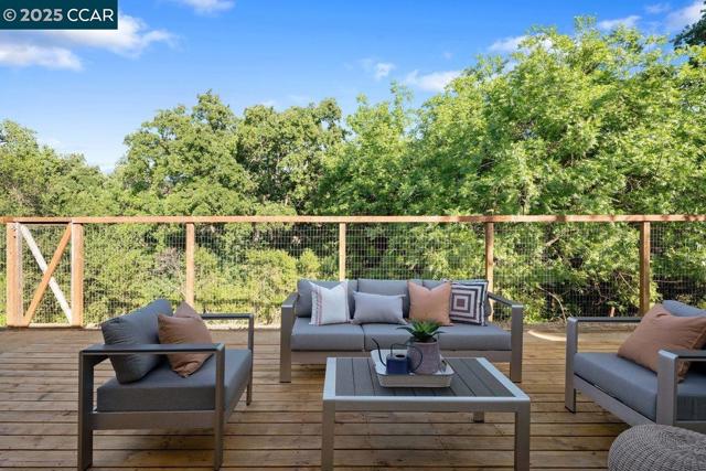 374 James Bowie Ct, Alamo CA: https://media.crmls.org/mediaz/36aa8f43-b873-48e1-a150-24ea09e5d3db.jpg