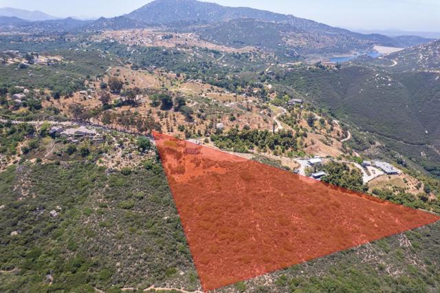 16677 Falcon Heights Rd, Ramona CA: https://media.crmls.org/mediaz/36aa9363-fae2-42fe-b5d8-40dbd7961dce.jpg