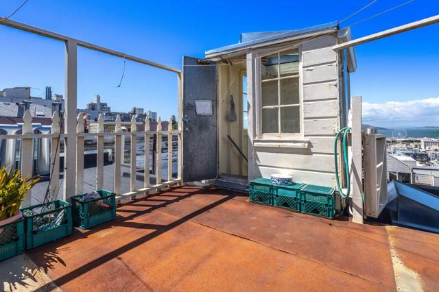 806810 Union Street, San Francisco CA: https://media.crmls.org/mediaz/36aad82f-c6ac-4865-84fc-f26aaa7d097b.jpg