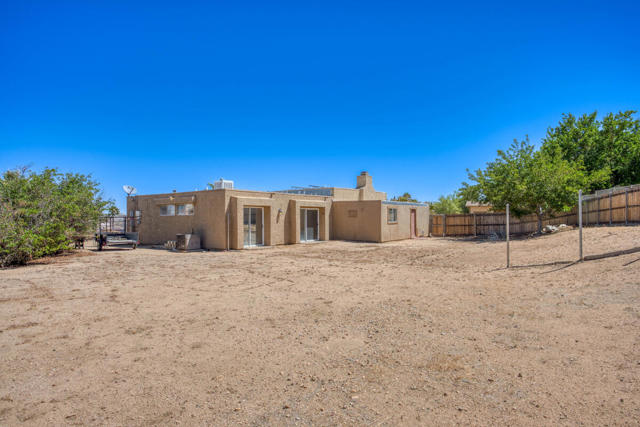 8588 Taft Court, Yucca Valley CA: https://media.crmls.org/mediaz/36ab04d0-556c-4456-9952-9b457dd9e2bf.jpg