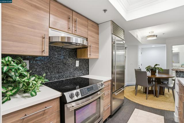 2560 Oak Rd, Walnut Creek CA: https://media.crmls.org/mediaz/36ab4b75-1010-41d9-89d3-43d1c9d4fb61.jpg