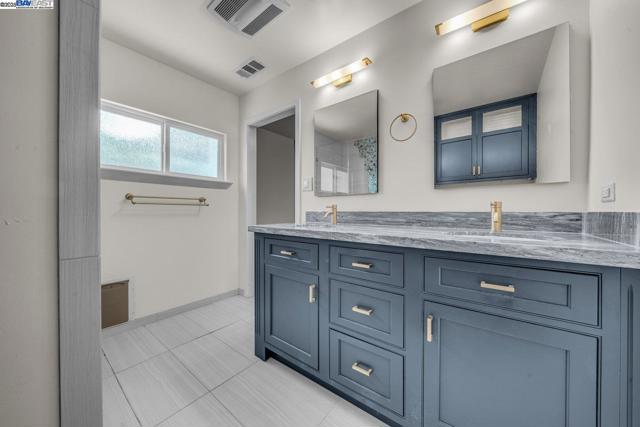 1876 Lynwood Dr, Concord CA: https://media.crmls.org/mediaz/36ab4e86-ddb1-47b5-9d18-124ed49bb20e.jpg