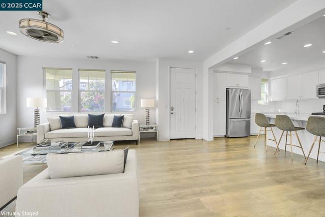 330 Pacifica Dr, Brentwood CA: https://media.crmls.org/mediaz/36ab9852-efcc-4502-90ec-30ee7a6be8ad.jpg