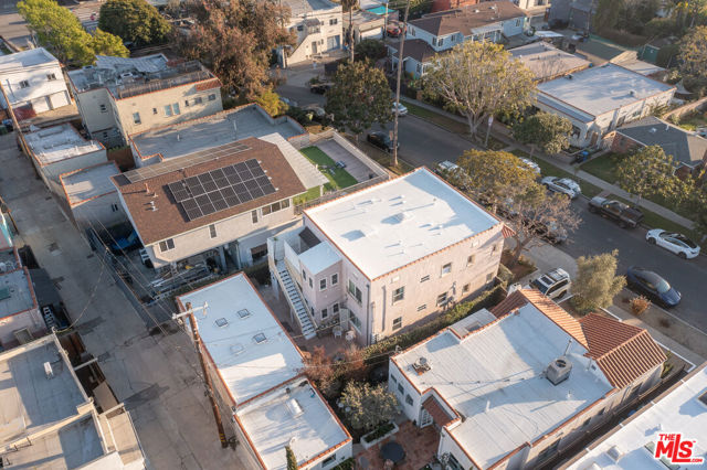236 5th Avenue, Venice CA: https://media.crmls.org/mediaz/36ac4f5e-1f06-48e0-a094-306722a16fa6.jpg