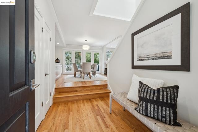 Image 4 of 60 For 5980 Harbord Dr