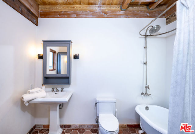 791 Nyes Place, Laguna Beach CA: https://media.crmls.org/mediaz/36acaa12-3d68-4438-8f8b-f9be75f561a9.jpg