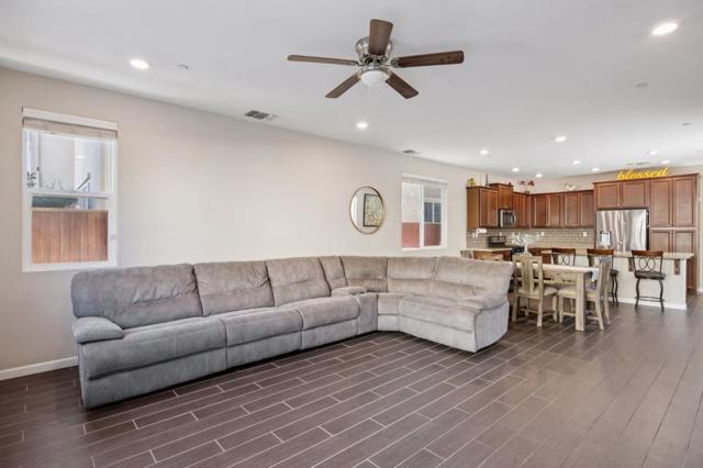 2521 Apricot Way, Gilroy CA: https://media.crmls.org/mediaz/36acc790-62e4-4fe0-91b0-033bc196a3bb.jpg