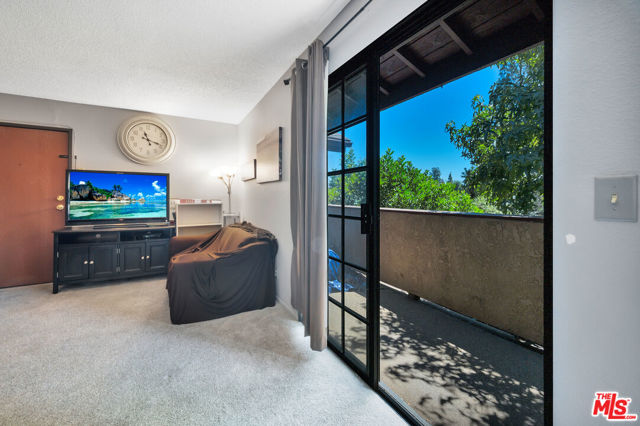 10220 De Soto Avenue, Chatsworth CA: https://media.crmls.org/mediaz/36ae0f24-51ea-461f-854c-6ddbc4af8d41.jpg