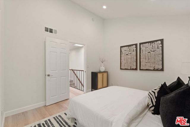 853 Larrabee Street, West Hollywood CA: https://media.crmls.org/mediaz/36ae2d88-6b20-421b-a670-bf222c72ecd3.jpg