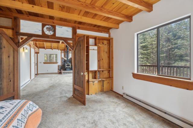 2120 Pack Trail, Mount Shasta CA: https://media.crmls.org/mediaz/36aee164-3374-45ca-aff1-2d2e7d9e9c9e.jpg