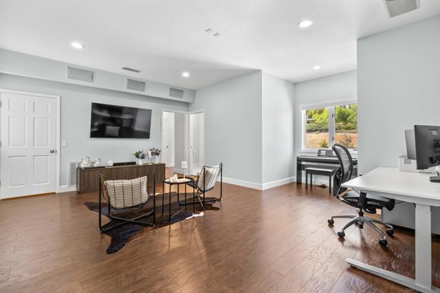 17941 Vista Lomas Dr, Poway CA: https://media.crmls.org/mediaz/36af2846-6018-47ca-905d-ed9710800964.jpg