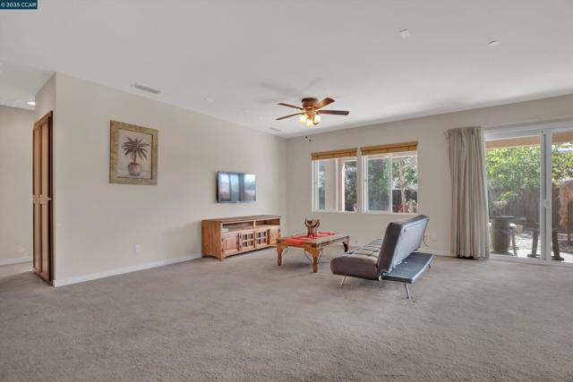 1030 Clear Lake Dr, Oakley CA: https://media.crmls.org/mediaz/36afb685-2ff7-494d-9fe2-1ccb29a67172.jpg