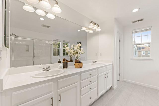 325 Toscana Way, Hayward CA: https://media.crmls.org/mediaz/36b01cdb-3714-4e94-afeb-3d3f37b7666a.jpg