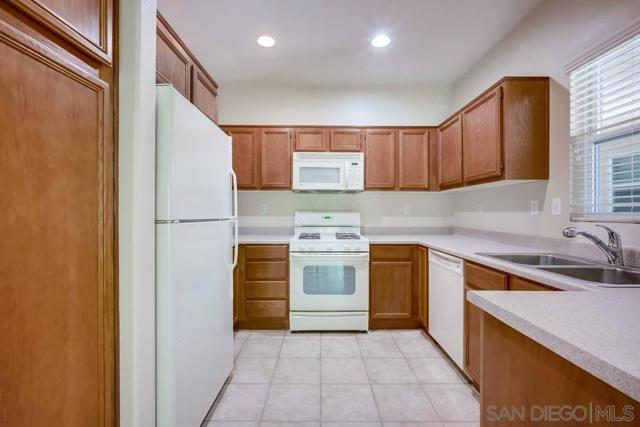 26374 Arboretum Way, Murrieta CA: https://media.crmls.org/mediaz/36b0271e-4587-4d61-b143-91d63a6212ad.jpg