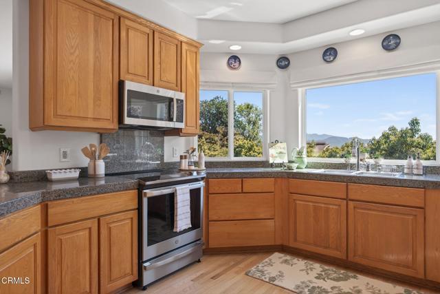Detail Gallery Image 16 of 70 For 131 San Miguel Dr, Camarillo,  CA 93010 - 4 Beds | 2/1 Baths