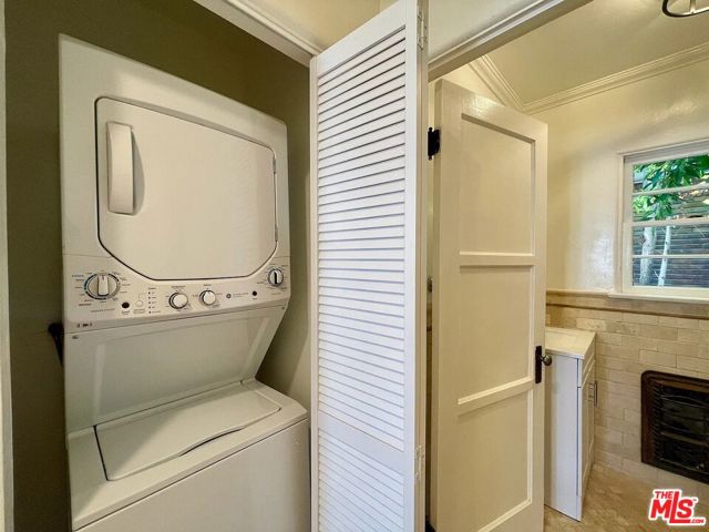 1134 Chelsea Avenue, Santa Monica CA: https://media.crmls.org/mediaz/36b0640b-99c2-4ecb-adf2-bdcdd875a2fa.jpg