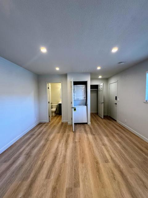695 W Valley Drive, Campbell CA: https://media.crmls.org/mediaz/36b095e0-3f33-4ce0-a0a4-e56791dd6c36.jpg