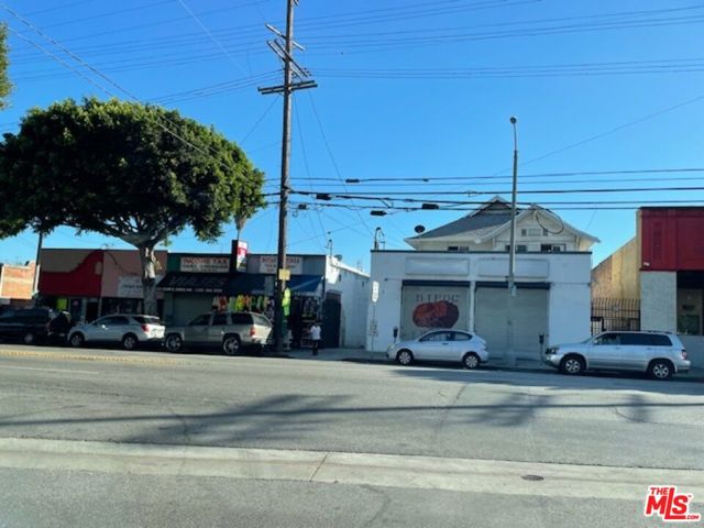 524 N Cummings Street, Los Angeles CA: https://media.crmls.org/mediaz/36b0c5e5-24c5-4710-a475-4dd8797665b8.jpg